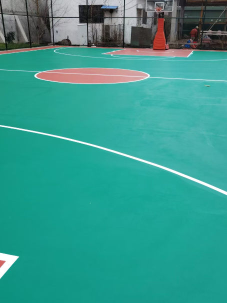建平 球场长期使用易出现地面开裂